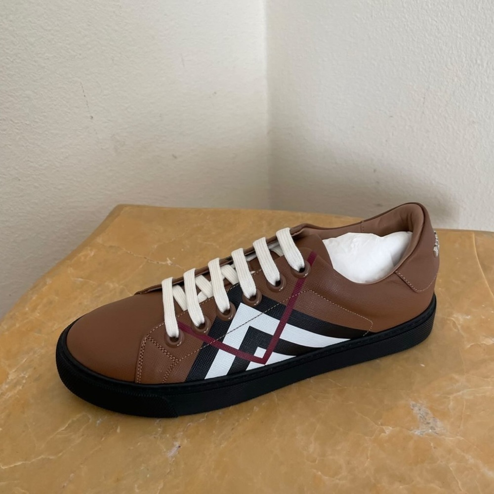 New Season Burberry Checked monogram logo Low-Top Sneakers NWB - Picture 5 of 5